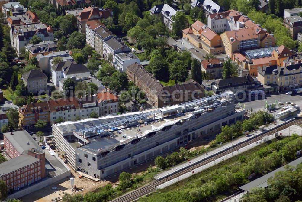 Berlin from above - Bau eines Einkaufszentrums an der Lankwitzer Straße am Bahnhof Lichterfelde Ost. Der Bahnhofsvorplatz Jungfernstieg soll in Nentershausener Platz umbenannt werden. Investor ist Uwe Glien, Geschäftsführer der Parking-Partner GmbH; Am Wiesenweg 19; 16727 Oberkrämer; Brandenburg; Handelsregister-Nr.: HRB 7622. Geplant ist ein 3000 Quadratmeter großer Freizeit und Fitnessbereich.