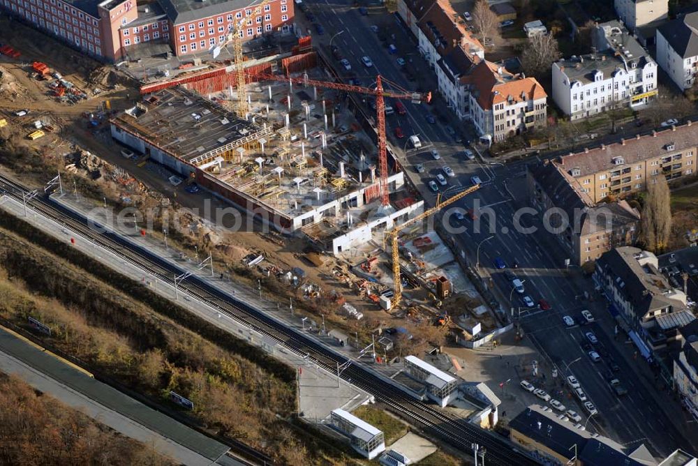 Aerial image Berlin - Bau eines Einkaufszentrums an der Lankwitzer Straße am Bahnhof Lichterfelde Ost. Der Bahnhofsvorplatz Jungfernstieg soll in Nentershausener Platz umbenannt werden. Investor ist Uwe Glien, Geschäftsführer der Parking-Partner GmbH; Am Wiesenweg 19; 16727 Oberkrämer; Brandenburg; Handelsregister-Nr.: HRB 7622. Geplant ist ein 3000 Quadratmeter großer Freizeit und Fitnessbereich.