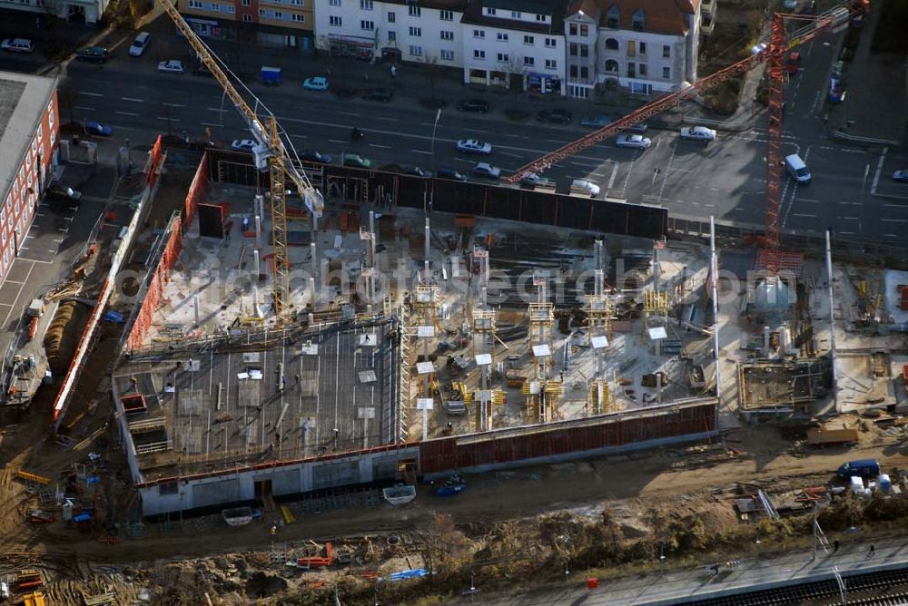 Aerial image Berlin - Bau eines Einkaufszentrums an der Lankwitzer Straße am Bahnhof Lichterfelde Ost. Der Bahnhofsvorplatz Jungfernstieg soll in Nentershausener Platz umbenannt werden. Investor ist Uwe Glien, Geschäftsführer der Parking-Partner GmbH; Am Wiesenweg 19; 16727 Oberkrämer; Brandenburg; Handelsregister-Nr.: HRB 7622. Geplant ist ein 3000 Quadratmeter großer Freizeit und Fitnessbereich.