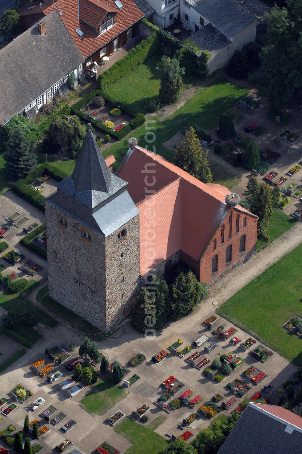 Aerial image Rohrberg (Altmark) - Strasse der Romanik: Ein flach gedeckter Feldsteinbau mit rechteckigem Chor und einem Westquerturm aus dem 12. Jahrhundert, so präsentiert sich diese Kirche aus dem 12. Jahrhundert. Eine besondere Sehenswürdigkeit ist die Bronzeglocke des Glockengießers Hermannus aus dem Jahre 1327.