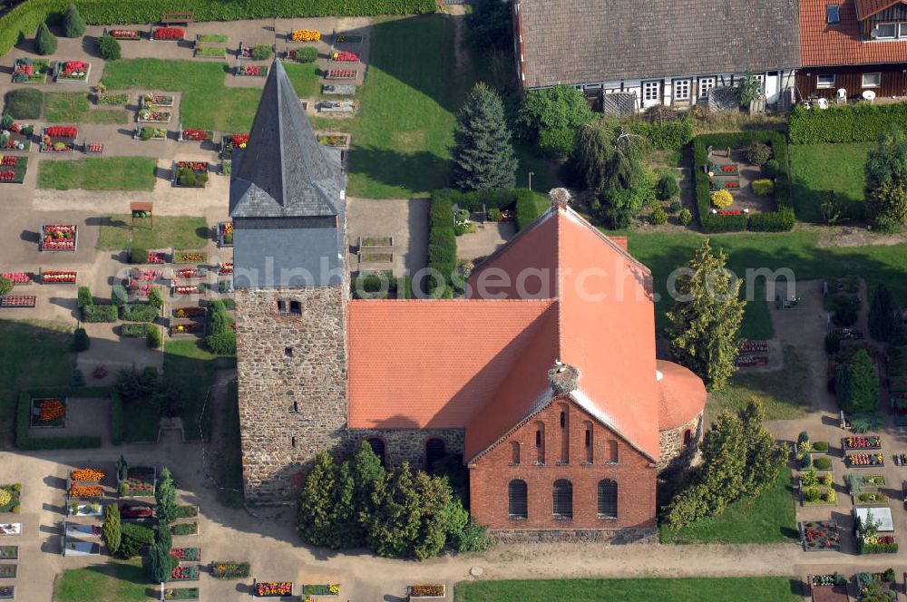 Aerial photograph Rohrberg (Altmark) - Strasse der Romanik: Ein flach gedeckter Feldsteinbau mit rechteckigem Chor und einem Westquerturm aus dem 12. Jahrhundert, so präsentiert sich diese Kirche aus dem 12. Jahrhundert. Eine besondere Sehenswürdigkeit ist die Bronzeglocke des Glockengießers Hermannus aus dem Jahre 1327.