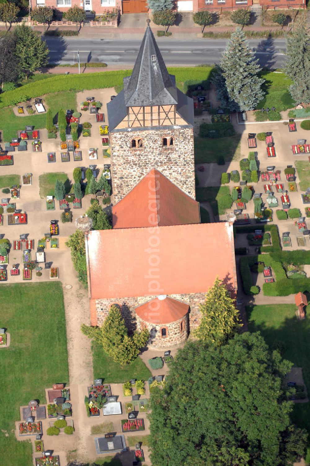 Aerial image Rohrberg (Altmark) - Strasse der Romanik: Ein flach gedeckter Feldsteinbau mit rechteckigem Chor und einem Westquerturm aus dem 12. Jahrhundert, so präsentiert sich diese Kirche aus dem 12. Jahrhundert. Eine besondere Sehenswürdigkeit ist die Bronzeglocke des Glockengießers Hermannus aus dem Jahre 1327.