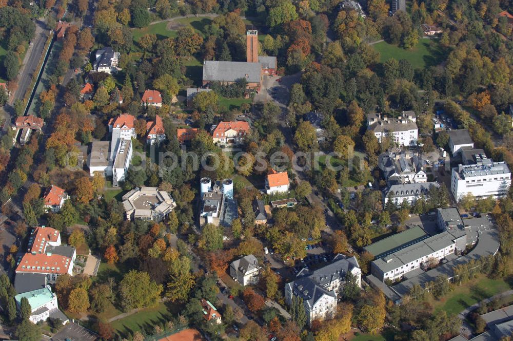 Aerial image Berlin - Blick auf das Areal des Fritz-Haber-Institut der Max-Planck-Gesellschaft am Faradayweg 4-6 in 14195 BERLIN im Bereich der Löhleinstrasse, Hittorfstrasse, Vant-Hoff-Strasse in Berlin-Dahlem.