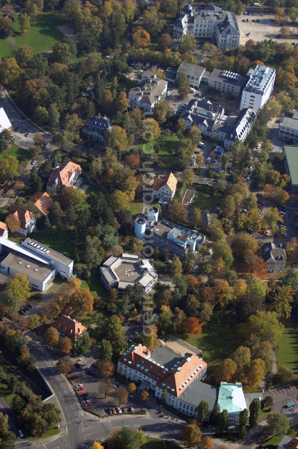 Aerial image Berlin - Blick auf das Areal des Fritz-Haber-Institut der Max-Planck-Gesellschaft am Faradayweg 4-6 in 14195 BERLIN im Bereich der Löhleinstrasse, Hittorfstrasse, Vant-Hoff-Strasse in Berlin-Dahlem.