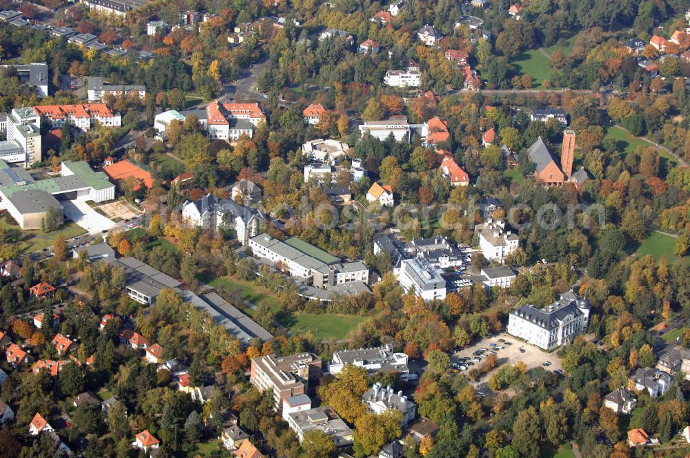 Aerial image Berlin - Blick auf das Areal des Fritz-Haber-Institut der Max-Planck-Gesellschaft am Faradayweg 4-6 in 14195 BERLIN im Bereich der Löhleinstrasse, Hittorfstrasse, Vant-Hoff-Strasse in Berlin-Dahlem.
