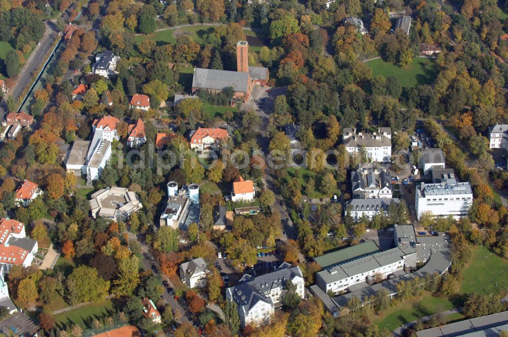 Aerial photograph Berlin - Blick auf das Areal des Fritz-Haber-Institut der Max-Planck-Gesellschaft am Faradayweg 4-6 in 14195 BERLIN im Bereich der Löhleinstrasse, Hittorfstrasse, Vant-Hoff-Strasse in Berlin-Dahlem.