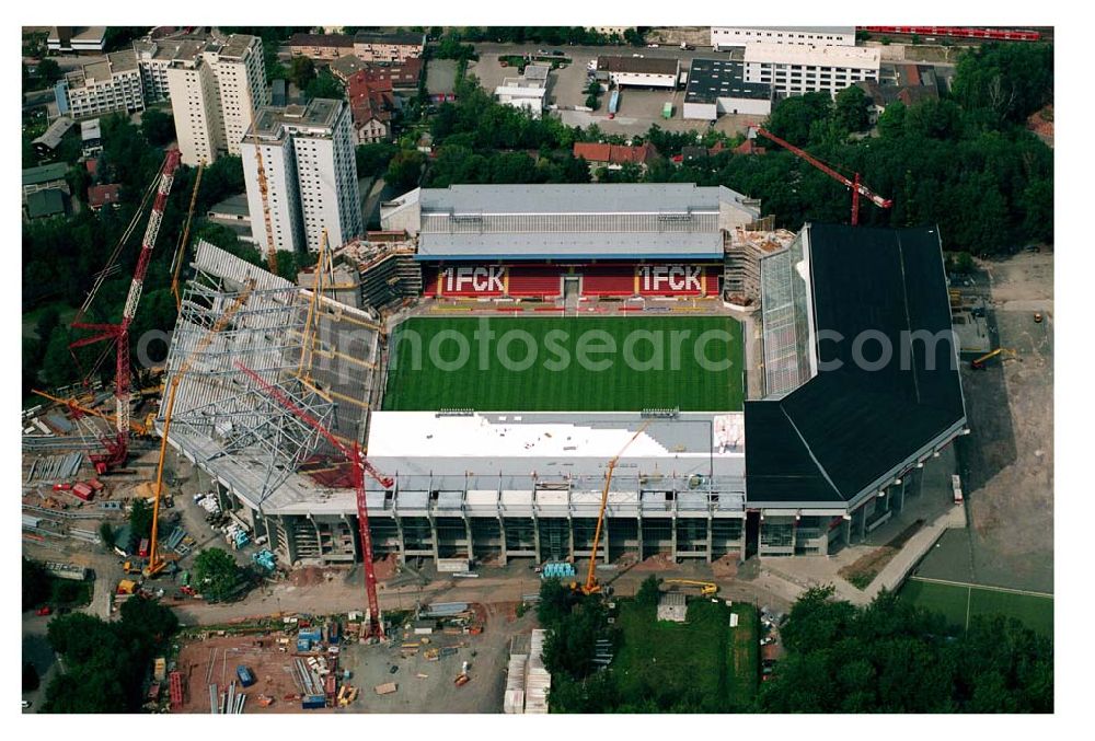 Kaiserslautern (Rheinland-Pfalz ) from above - Blick auf das Fritz-Walter-Stadion des 1. FC Kaiserslautern. Der Erweiterungbau seit 2002 auf 48.500 Sitzplätze (Osterweiterung) wird im November 2005 abgeschlossen sein. Das Fritz-Walter-Stadion ist einer von 12 Austragungsorte bei der Fußball WM 2006.The Fritz-Walter soccer stadium in Kaiserslautern is seen in this August 28, 2005 file picture.