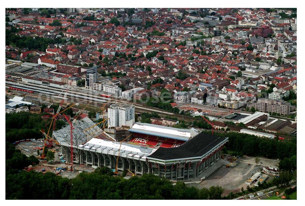 Aerial photograph Kaiserslautern (Rheinland-Pfalz ) - Blick auf das Fritz-Walter-Stadion des 1. FC Kaiserslautern. Der Erweiterungbau seit 2002 auf 48.500 Sitzplätze (Osterweiterung) wird im November 2005 abgeschlossen sein. Das Fritz-Walter-Stadion ist einer von 12 Austragungsorte bei der Fußball WM 2006.The Fritz-Walter soccer stadium in Kaiserslautern is seen in this August 28, 2005 file picture.