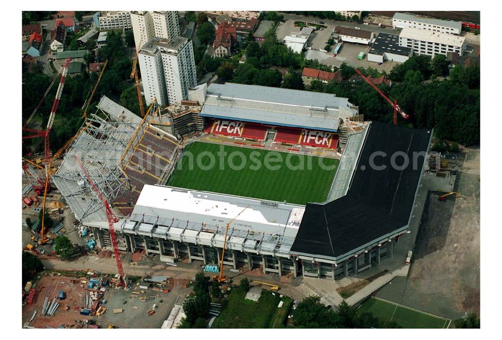 Kaiserslautern (Rheinland-Pfalz ) from the bird's eye view: Blick auf das Fritz-Walter-Stadion des 1. FC Kaiserslautern. Der Erweiterungbau seit 2002 auf 48.500 Sitzplätze (Osterweiterung) wird im November 2005 abgeschlossen sein. Das Fritz-Walter-Stadion ist einer von 12 Austragungsorte bei der Fußball WM 2006.The Fritz-Walter soccer stadium in Kaiserslautern is seen in this August 28, 2005 file picture.