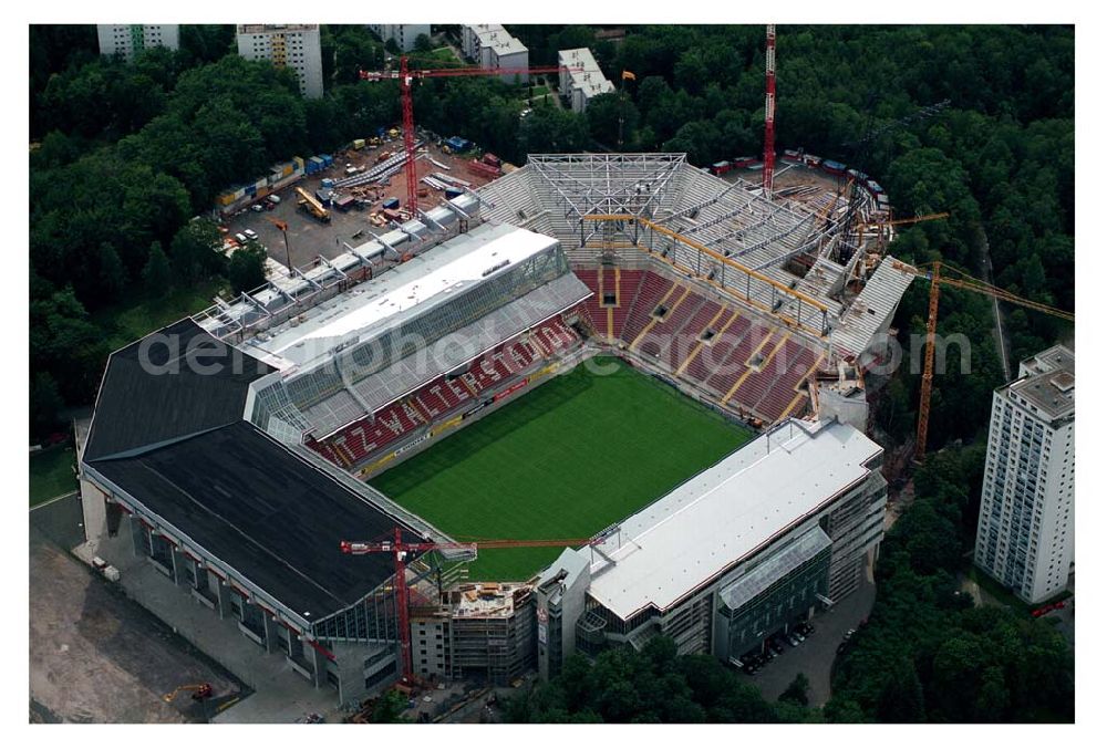 Aerial photograph Kaiserslautern (Rheinland-Pfalz ) - Blick auf das Fritz-Walter-Stadion des 1. FC Kaiserslautern. Der Erweiterungbau seit 2002 auf 48.500 Sitzplätze (Osterweiterung) wird im November 2005 abgeschlossen sein. Das Fritz-Walter-Stadion ist einer von 12 Austragungsorte bei der Fußball WM 2006.The Fritz-Walter soccer stadium in Kaiserslautern is seen in this August 28, 2005 file picture.