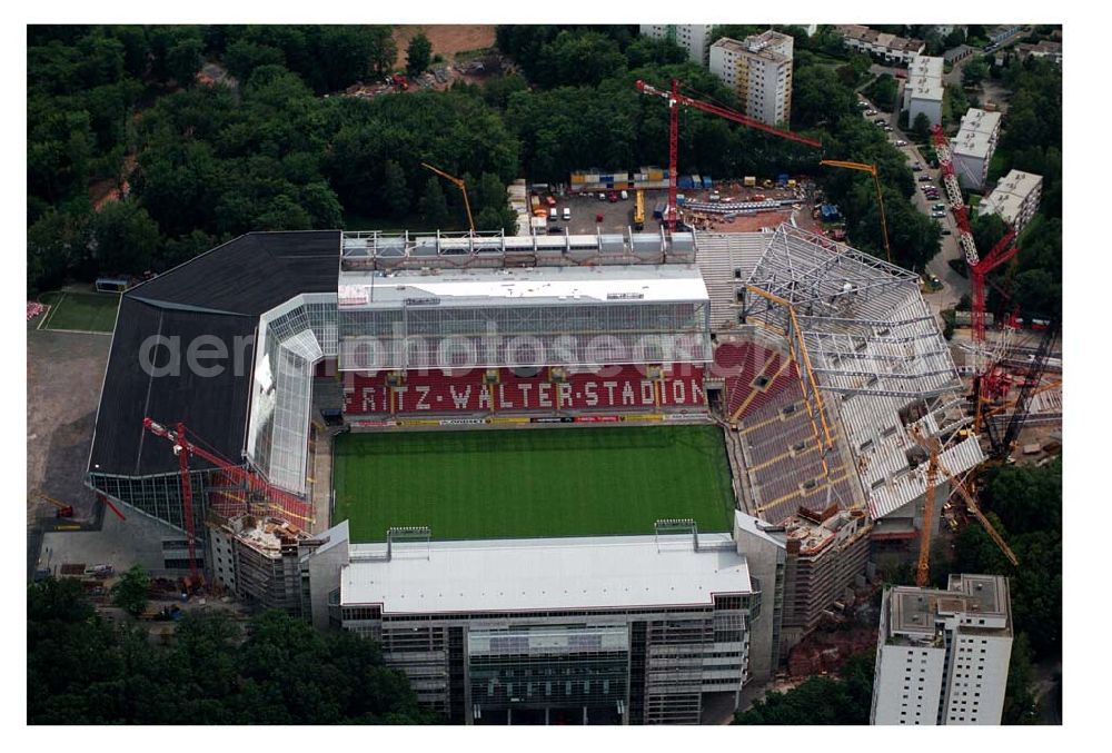 Kaiserslautern (Rheinland-Pfalz ) from above - Blick auf das Fritz-Walter-Stadion des 1. FC Kaiserslautern. Der Erweiterungbau seit 2002 auf 48.500 Sitzplätze (Osterweiterung) wird im November 2005 abgeschlossen sein. Das Fritz-Walter-Stadion ist einer von 12 Austragungsorte bei der Fußball WM 2006.The Fritz-Walter soccer stadium in Kaiserslautern is seen in this August 28, 2005 file picture.