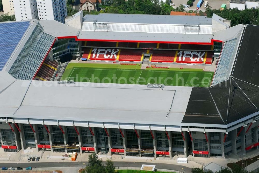 Kaiserslautern from above - Blick auf das Fritz-Walter-Stadion in Kaiserslautern, das für die Fußball-Weltmeisterschaft 2006 umgebaut wurde. Bauherr und Eigentümer des Stadions ist die Fritz-Walter-Stadion Kaiserslautern GmbH. Mit den Entwürfen wurde das Kaiserslauterer Architekturbüro Fiebiger beauftragt. Den Zuschlag für die letzte Ausbaustufe der WM-Spielstätte erhielt die HOCHTIEF Construction AG und die Firma Heberger Bau.