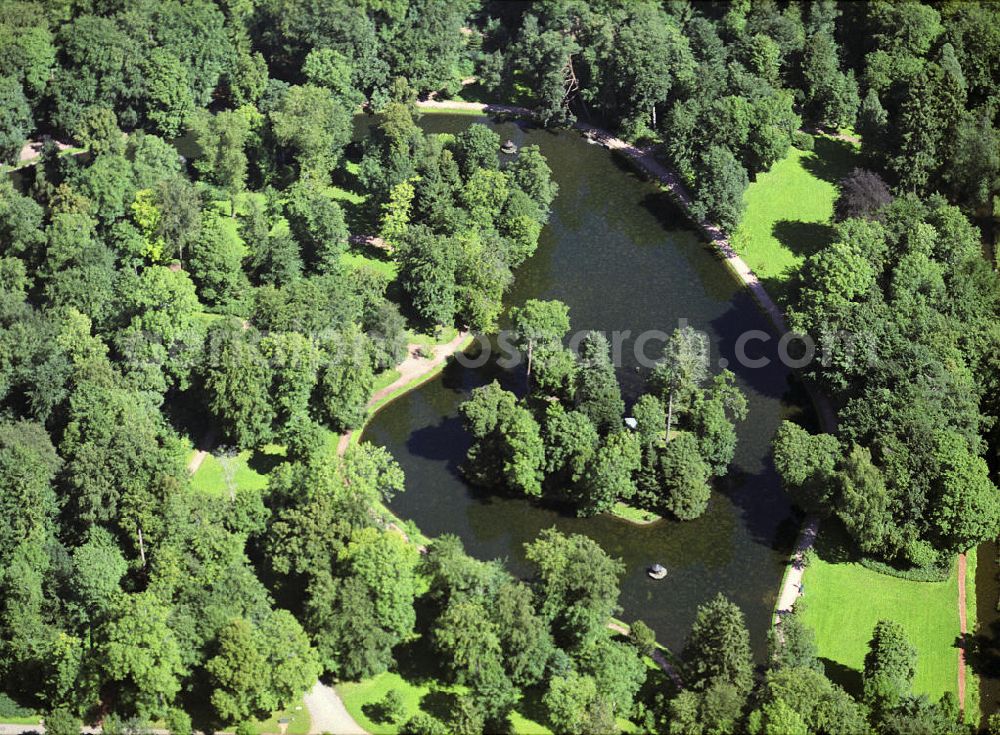 Donaueschingen from the bird's eye view: Blick auf einen Teich im Fürstenbergischen Park / Schlosspark.