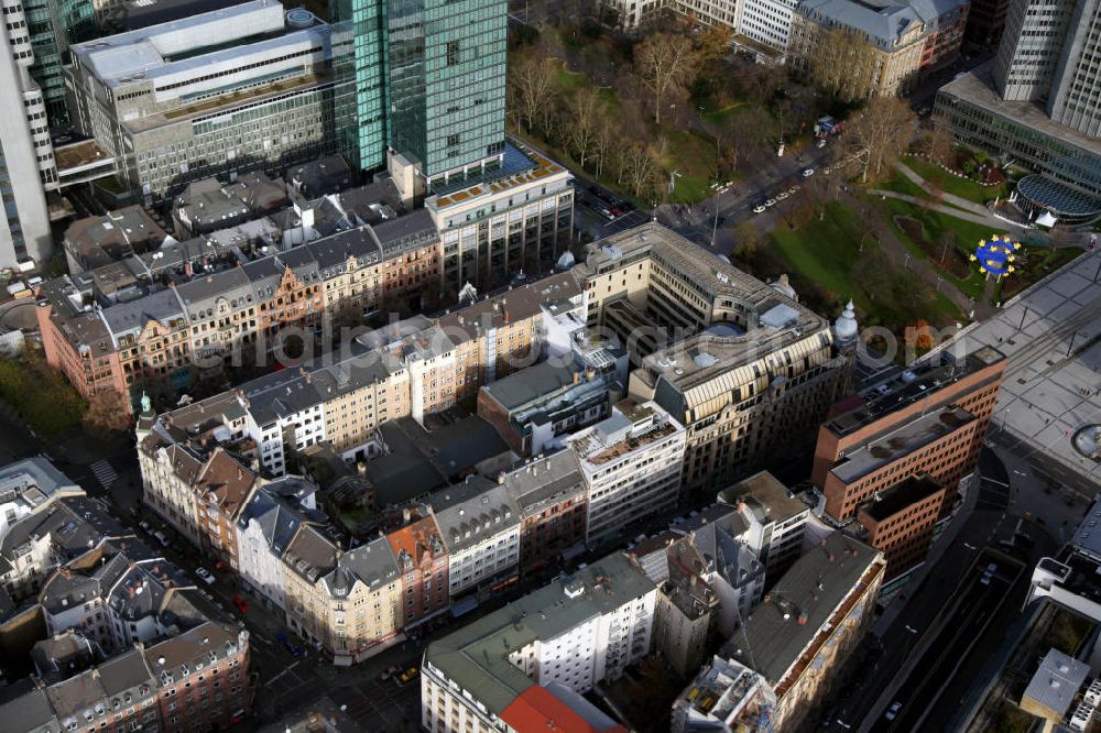 Frankfurt am Main from above - Blick auf den Fürstenhof und die Kaiserstraße im Bankenviertel von Frankfurt am Main. Das neobarocke Gebäude wurde 1902 erbaut und war früher der Standort des Hotels Fürstenhof Esplanade. Heute wird der Fürstenhof von der Dresdner Bank genutzt. View to the Fürstenhof and the Kaiserstraße in Frankfurt at the Main.