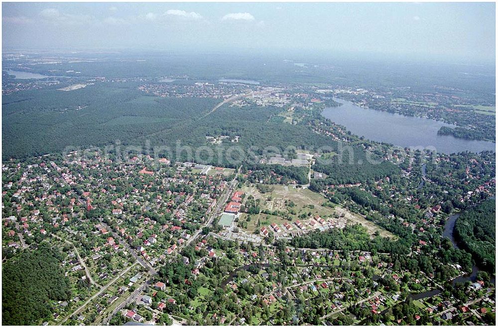 Berlin Köpenick from the bird's eye view: Wohnsiedlung und Baufläche der DEGEWO an der Fürstenwalder Allee / Lagunenweg in Treptow-Köpenick.