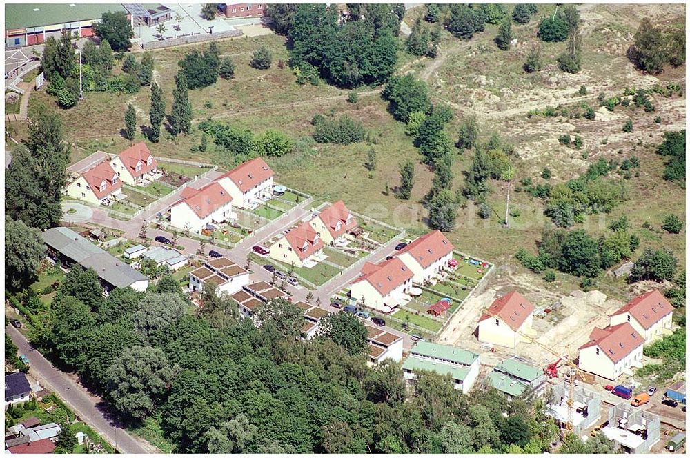 Berlin Köpenick from above - Wohnsiedlung und Baufläche der DEGEWO an der Fürstenwalder Allee / Lagunenweg in Treptow-Köpenick.