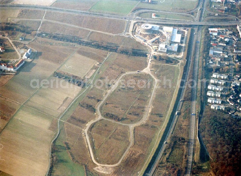 Rüsselsheim / Hessen from above - Bau des Gewerbegebietes der HVB-Immobilienmanagement AG an der Autobahnabfahrt Rüsselsheim - Mitte in Rüsselsheim / Hessen. Aufnahmen aus 6000 ft Höhe nur möglich, da Objekt direkt in der westlichen Einflugsschneise des Frankfurter Flughafens liegt !!