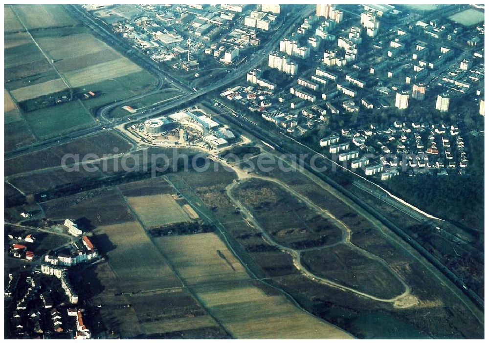 Rüsselsheim / Hessen from the bird's eye view: Bau des Gewerbegebietes der HVB-Immobilienmanagement AG an der Autobahnabfahrt Rüsselsheim - Mitte in Rüsselsheim / Hessen. Aufnahmen aus 6000 ft Höhe nur möglich, da Objekt direkt in der westlichen Einflugsschneise des Frankfurter Flughafens liegt !!