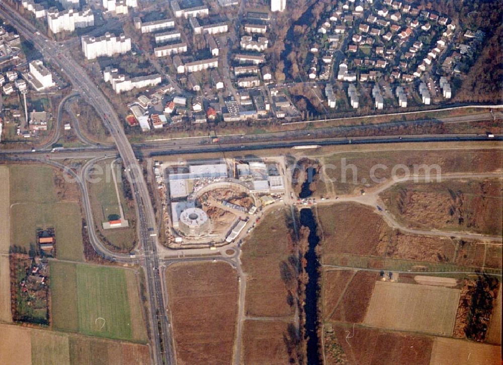 Aerial image Rüsselsheim / Hessen - Bau des Gewerbegebietes der HVB-Immobilienmanagement AG an der Autobahnabfahrt Rüsselsheim - Mitte in Rüsselsheim / Hessen. Aufnahmen aus 6000 ft Höhe nur möglich, da Objekt direkt in der westlichen Einflugsschneise des Frankfurter Flughafens liegt !!