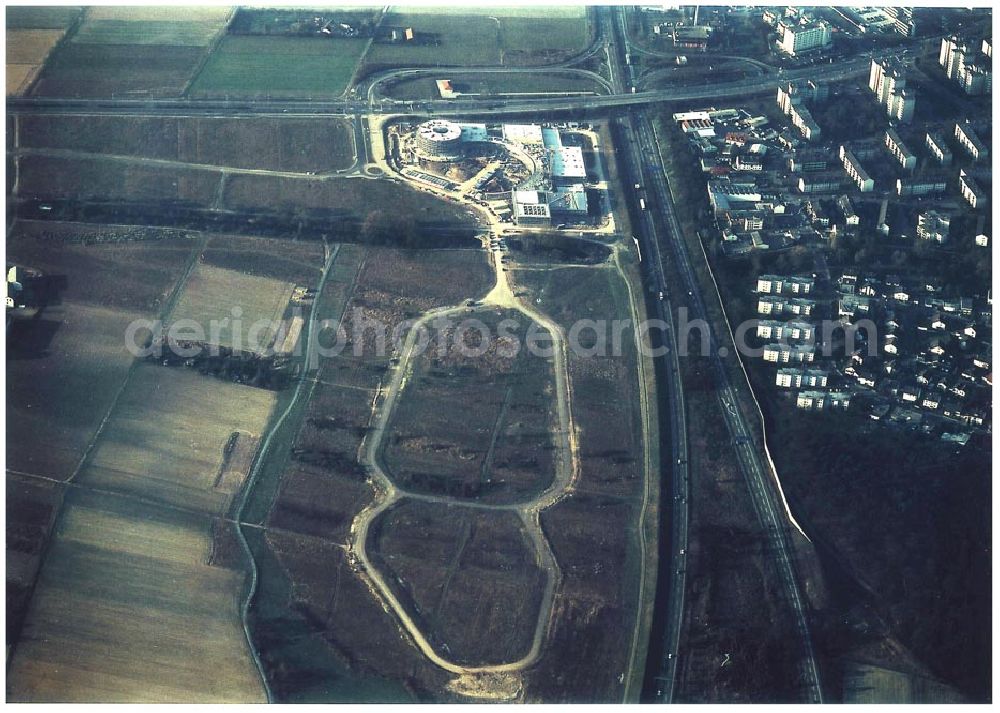 Rüsselsheim / Hessen from the bird's eye view: Bau des Gewerbegebietes der HVB-Immobilienmanagement AG an der Autobahnabfahrt Rüsselsheim - Mitte in Rüsselsheim / Hessen. Aufnahmen aus 6000 ft Höhe nur möglich, da Objekt direkt in der westlichen Einflugsschneise des Frankfurter Flughafens liegt !!