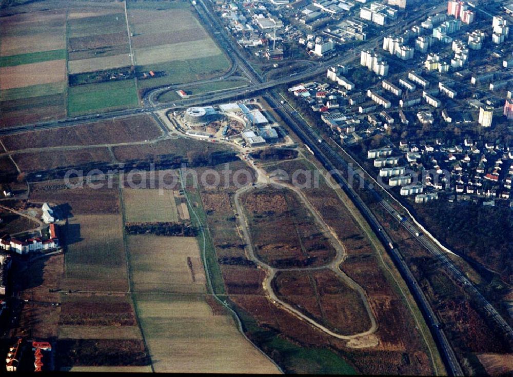 Aerial image Rüsselsheim / Hessen - Bau des Gewerbegebietes der HVB-Immobilienmanagement AG an der Autobahnabfahrt Rüsselsheim - Mitte in Rüsselsheim / Hessen. Aufnahmen aus 6000 ft Höhe nur möglich, da Objekt direkt in der westlichen Einflugsschneise des Frankfurter Flughafens liegt !!