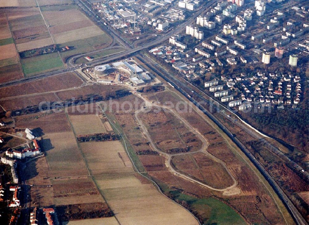 Aerial photograph Rüsselsheim / Hessen - Bau des Gewerbegebietes der HVB-Immobilienmanagement AG an der Autobahnabfahrt Rüsselsheim - Mitte in Rüsselsheim / Hessen. Aufnahmen aus 6000 ft Höhe nur möglich, da Objekt direkt in der westlichen Einflugsschneise des Frankfurter Flughafens liegt !!