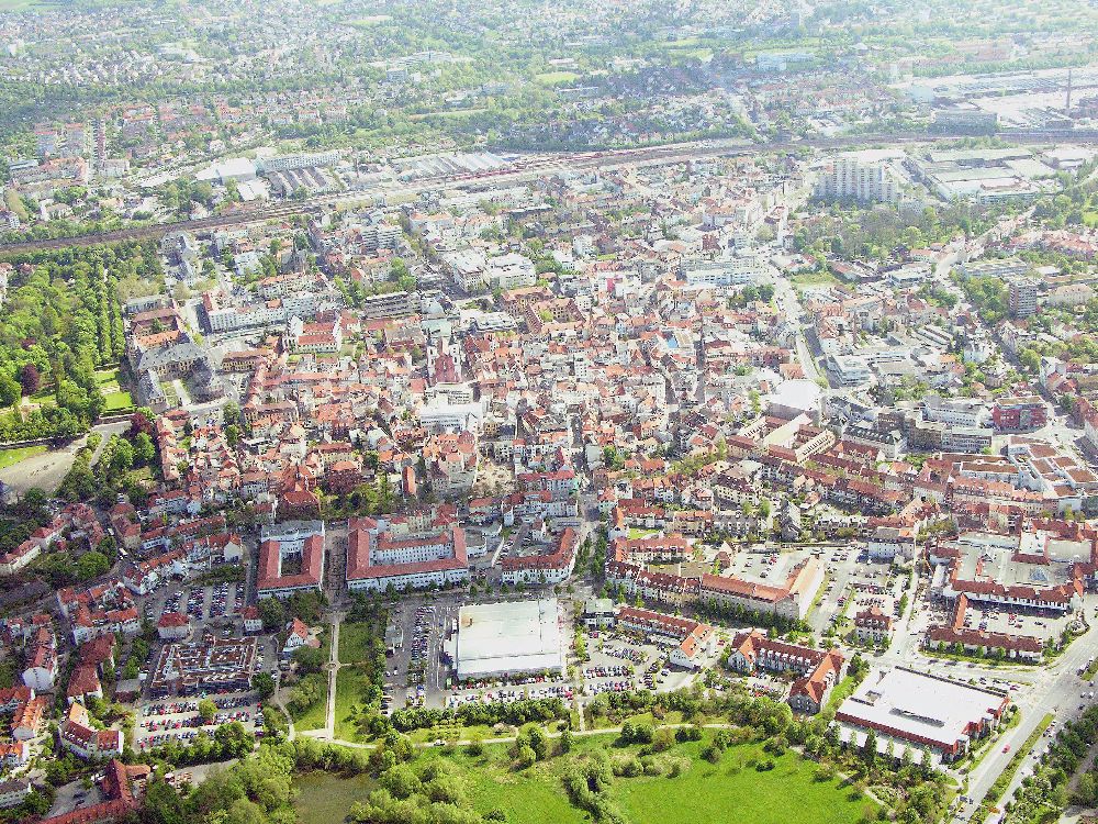 Aerial image Fulda - Blick auf das Stadtzentrum von 36037 Fulda / Hessen, im Hintergrund ist der Bahnhof von Fulda zu sehen.