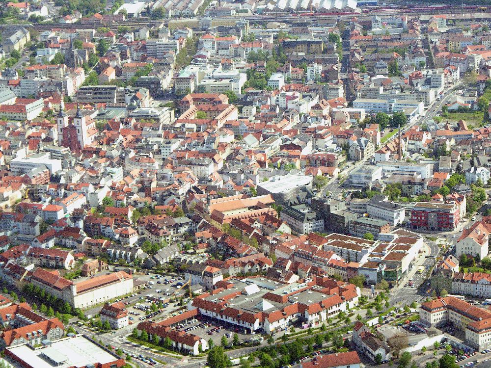 Aerial photograph Fulda - Blick auf das Stadtzentrum von 36037 Fulda / Hessen, im Hintergrund ist der Bahnhof von Fulda zu sehen.