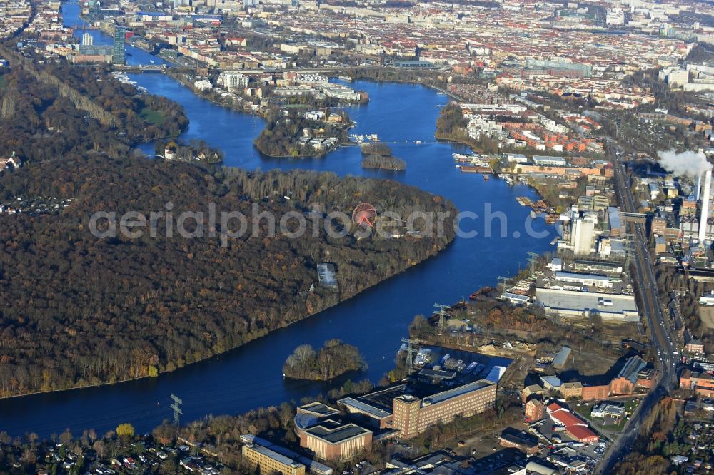 Berlin from above - The radio station in Berlin Treptow-Koepenick Nalepastrasse. The radio station was built in the 1950s on the River Spree and served until the turn as a broadcast center for all national GDR radio station. Since 2007, the building used again, providing recording studios, Bürofläschen, rehearsal rooms and meeting rooms to rent