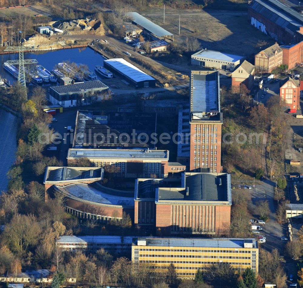 Berlin from the bird's eye view: The radio station in Berlin Treptow-Koepenick Nalepastrasse. The radio station was built in the 1950s on the River Spree and served until the turn as a broadcast center for all national GDR radio station. Since 2007, the building used again, providing recording studios, Bürofläschen, rehearsal rooms and meeting rooms to rent