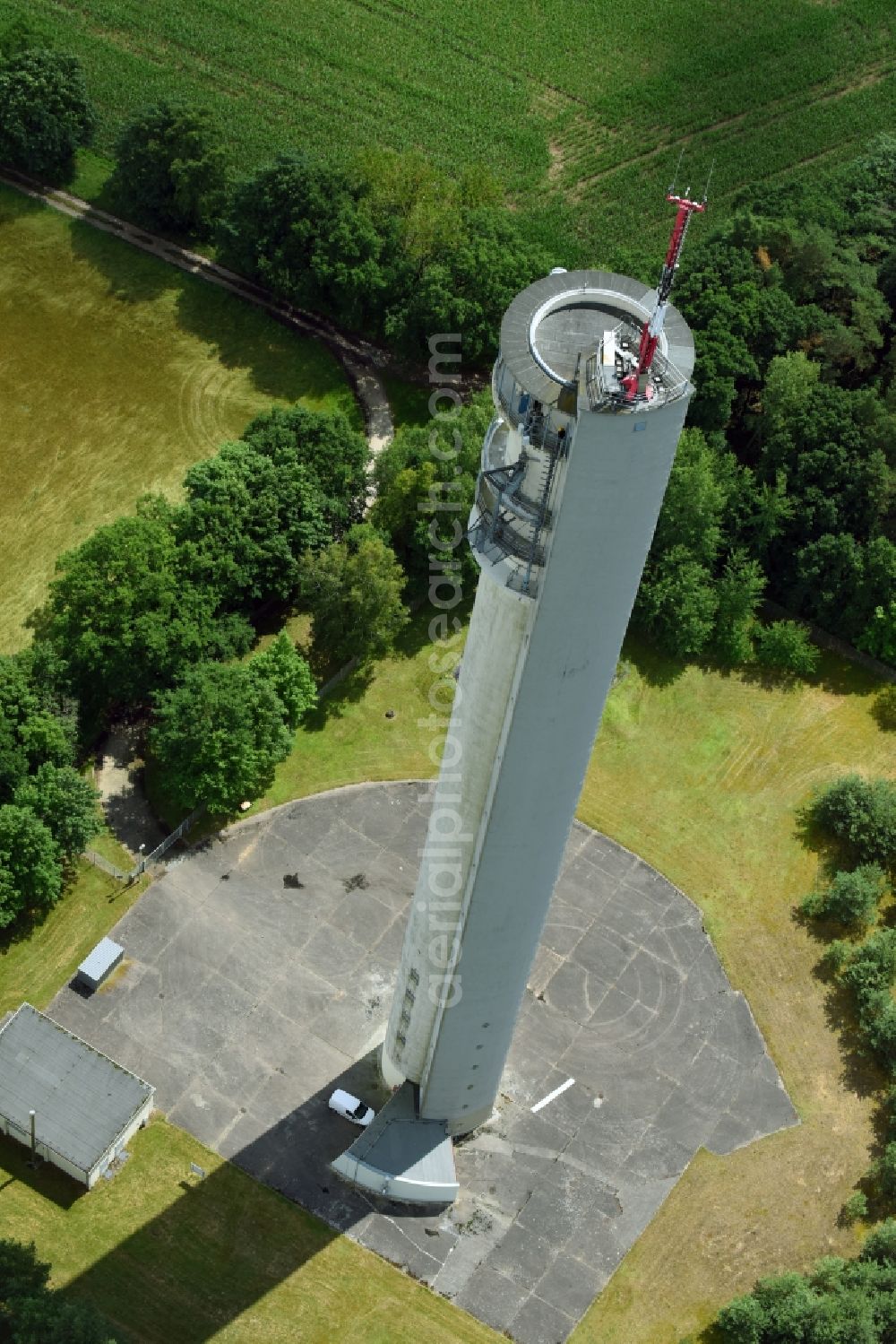 Karstädt from the bird's eye view: Funkturm and transmission system as basic network transmitter of DFMG Deutsche Funkturm GmbH in Karstaedt in the state Brandenburg, Germany