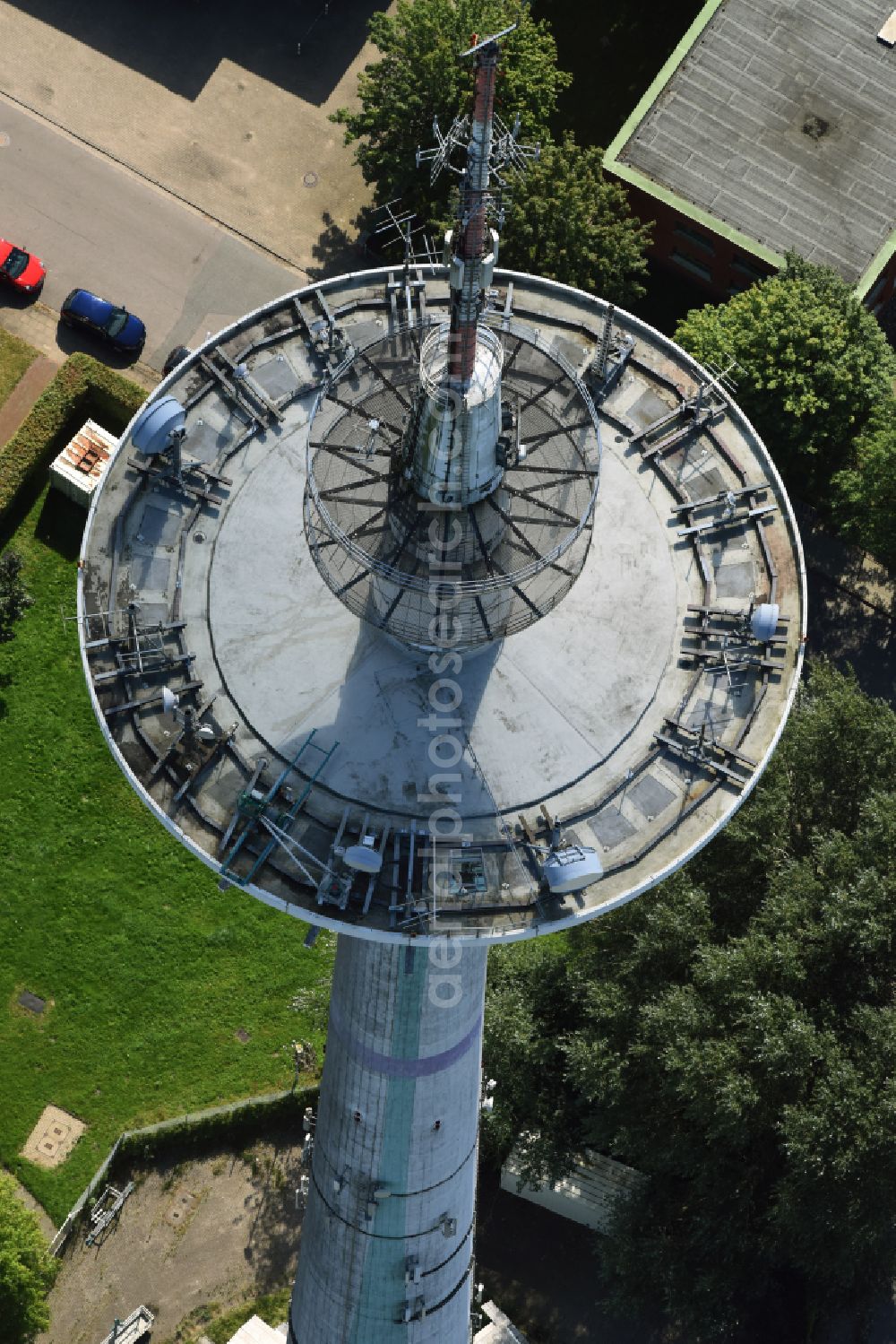 Aerial image Heide - Funkturm and transmission system as basic network transmitter and Fernmeldeturm on street Neuwerkstrasse in Heide in the state Schleswig-Holstein, Germany