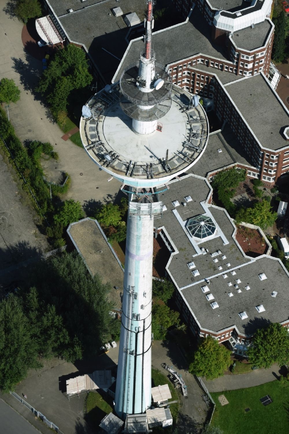 Aerial image Heide - Funkturm and transmission system as basic network transmitter and Fernmeldeturm on street Neuwerkstrasse in Heide in the state Schleswig-Holstein, Germany