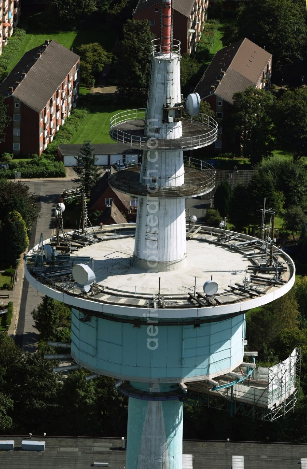 Aerial image Heide - Funkturm and transmission system as basic network transmitter and Fernmeldeturm on street Neuwerkstrasse in Heide in the state Schleswig-Holstein, Germany