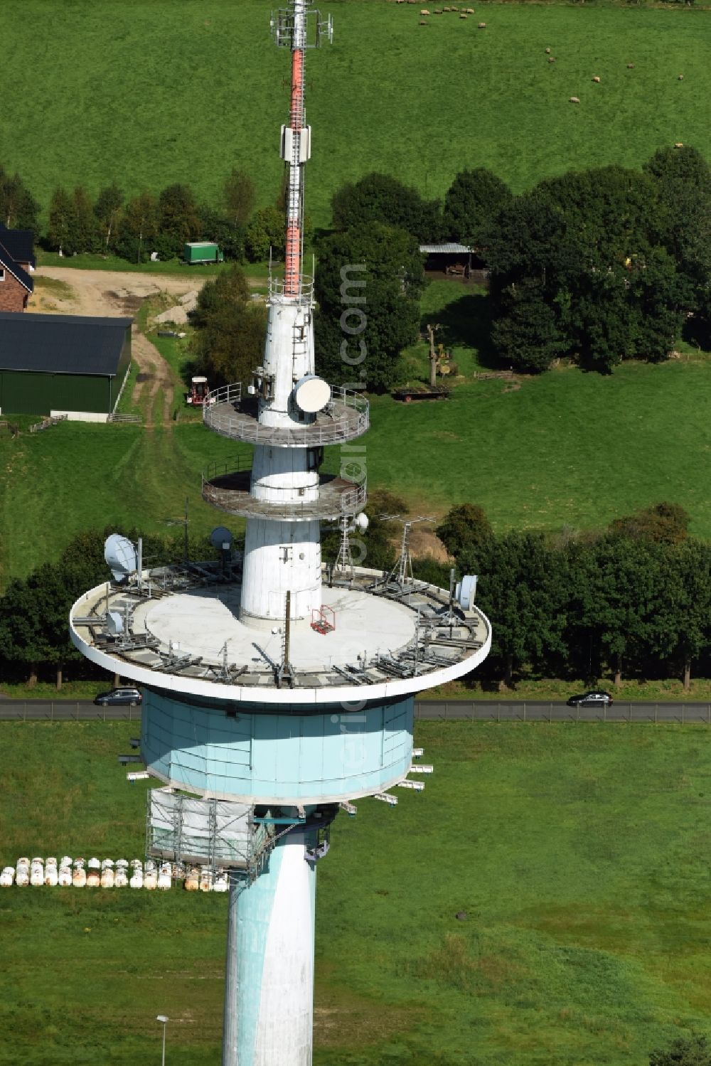 Aerial image Heide - Funkturm and transmission system as basic network transmitter and Fernmeldeturm on street Neuwerkstrasse in Heide in the state Schleswig-Holstein, Germany