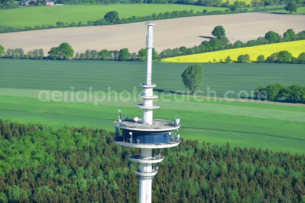 Aerial photograph Neverstaven - Funkturm and transmission system as basic network transmitter Fernmeldeturm Neverstaven of DFMG Deutsche Funkturm GmbH in Neverstaven ( Travenbrueck ) in the state Schleswig-Holstein, Germany