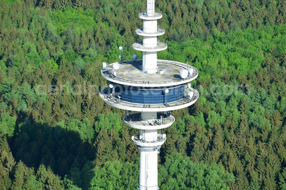 Neverstaven from the bird's eye view: Funkturm and transmission system as basic network transmitter Fernmeldeturm Neverstaven of DFMG Deutsche Funkturm GmbH in Neverstaven ( Travenbrueck ) in the state Schleswig-Holstein, Germany