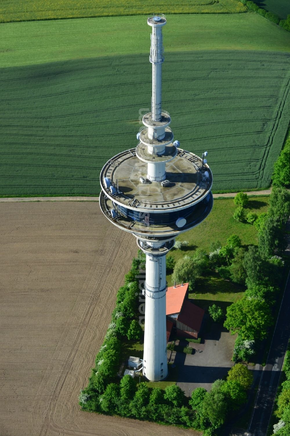 Neverstaven from above - Funkturm and transmission system as basic network transmitter Fernmeldeturm Neverstaven of DFMG Deutsche Funkturm GmbH in Neverstaven ( Travenbrueck ) in the state Schleswig-Holstein, Germany