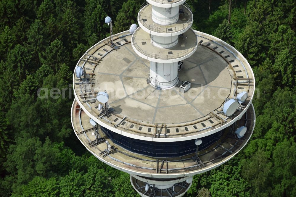 Neverstaven ( Travenbrück ) from above - Funkturm and transmission system as basic network transmitter Fernmeldeturm Neverstaven of DFMG Deutsche Funkturm GmbH in Neverstaven ( Travenbrueck ) in the state Schleswig-Holstein, Germany