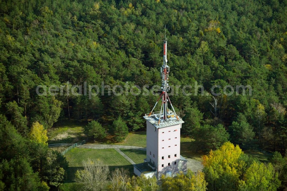 Aerial image Phöben - Funkturm and transmission system as basic network transmitter on Phoebener Wachtelberg in Phoeben in the state Brandenburg, Germany