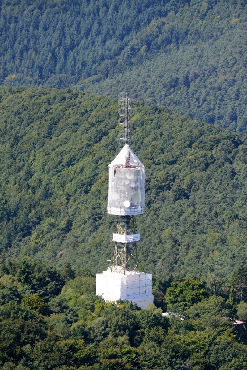 Maikammer from above - Radio tower and transmitter on the highest mountain of the Palatinate Forest, the Kalmit in Maikammer in the state Rhineland-Palatinate. Currently, renovation work will take place through the Werner Diener GmbH & Co. Industrieanstrich KG