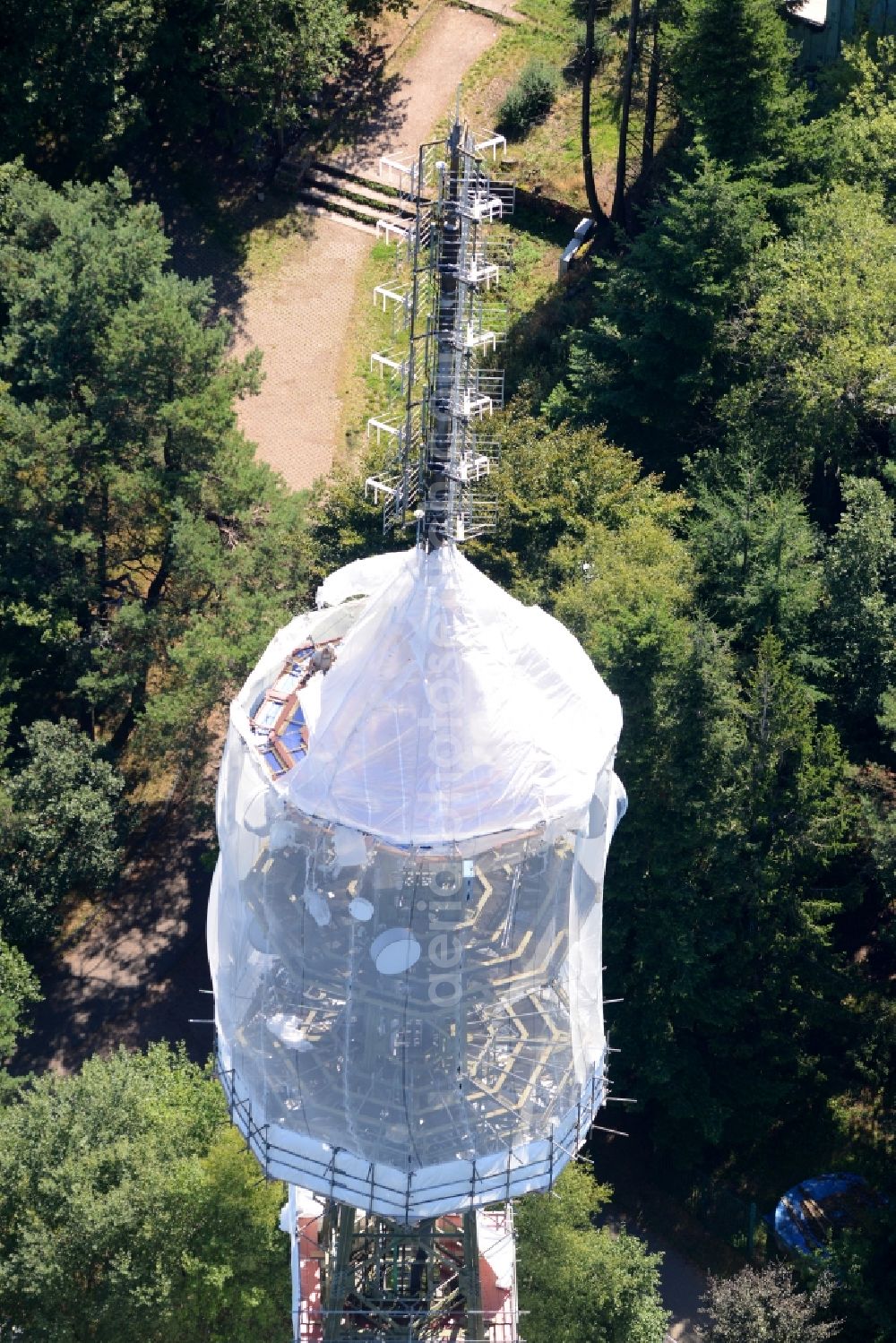 Aerial image Maikammer - Radio tower and transmitter on the highest mountain of the Palatinate Forest, the Kalmit in Maikammer in the state Rhineland-Palatinate. Currently, renovation work will take place through the Werner Diener GmbH & Co. Industrieanstrich KG