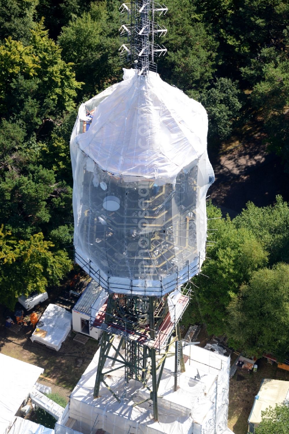 Aerial photograph Maikammer - Radio tower and transmitter on the highest mountain of the Palatinate Forest, the Kalmit in Maikammer in the state Rhineland-Palatinate. Currently, renovation work will take place through the Werner Diener GmbH & Co. Industrieanstrich KG