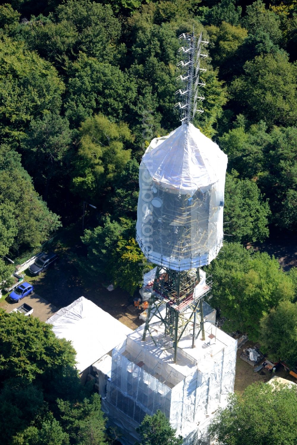 Maikammer from above - Radio tower and transmitter on the highest mountain of the Palatinate Forest, the Kalmit in Maikammer in the state Rhineland-Palatinate. Currently, renovation work will take place through the Werner Diener GmbH & Co. Industrieanstrich KG