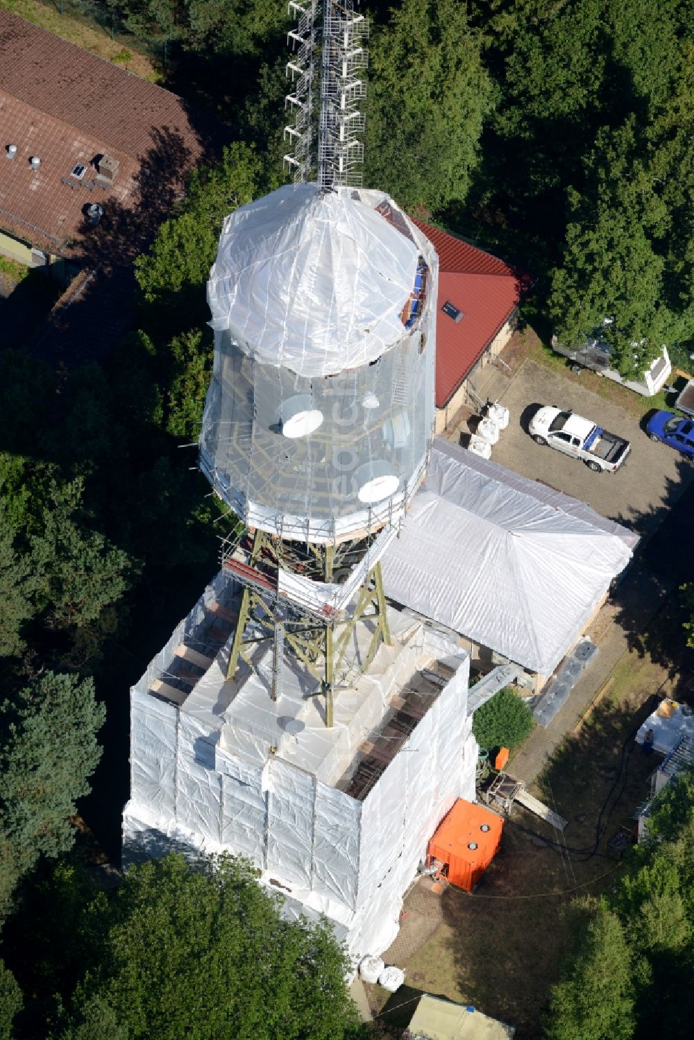 Aerial image Maikammer - Radio tower and transmitter on the highest mountain of the Palatinate Forest, the Kalmit in Maikammer in the state Rhineland-Palatinate. Currently, renovation work will take place through the Werner Diener GmbH & Co. Industrieanstrich KG