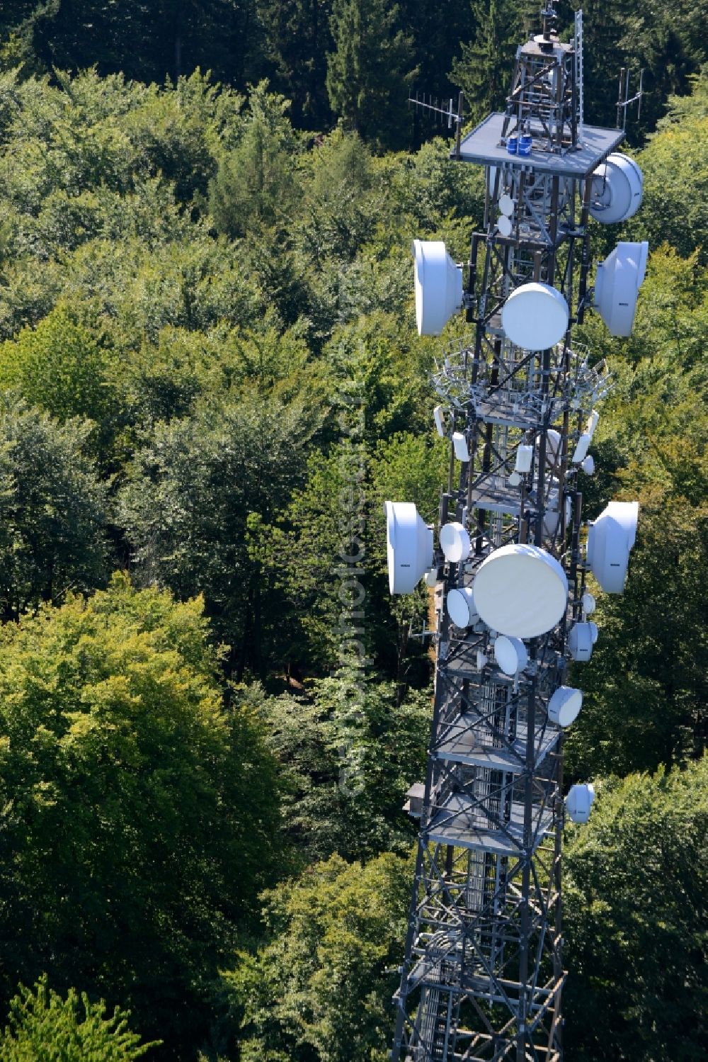 Lautertal from the bird's eye view: Radio tower and transmitter on the crest of the mountain range Felsberg in Lautertal in the state Hesse