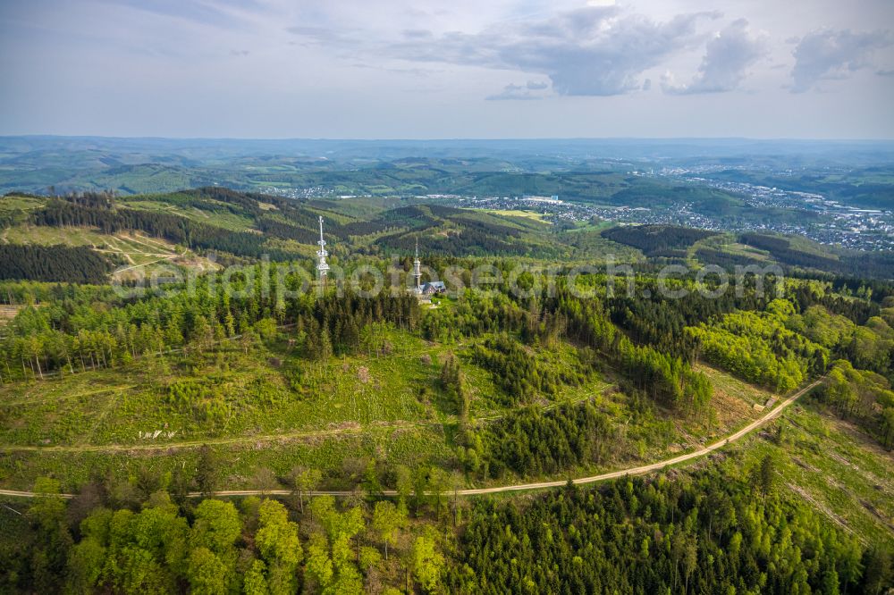 Aerial photograph Kreuztal - Radio tower and transmitter on the crest of the mountain range Kindelsberg in Kreuztal in the state North Rhine-Westphalia