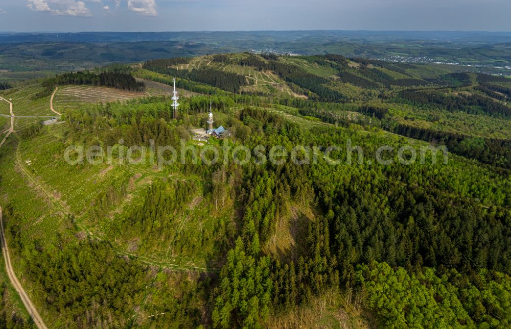 Aerial photograph Kreuztal - Radio tower and transmitter on the crest of the mountain range Kindelsberg in Kreuztal in the state North Rhine-Westphalia
