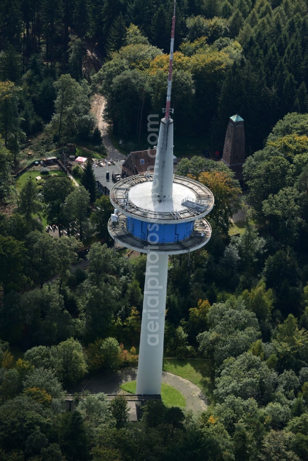 Aerial photograph Dossenheim - Radio tower and transmitter on the crest of the mountain range Weisser Stein in Dossenheim in the state Baden-Wuerttemberg