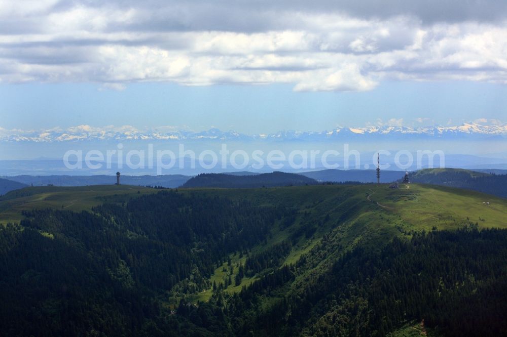 Aerial photograph Feldberg (Schwarzwald) - Radio tower and transmitters on the crest of the mountain Feldberg (Schwarzwald) in the Black Forest in the state Baden-Wuerttemberg. Clear view to the Swiss Alps